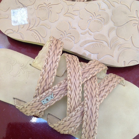 ROXY sz7 braided 5 crisscross band slides. Never worn, new stickers on bottoms. - Picture 3 of 7